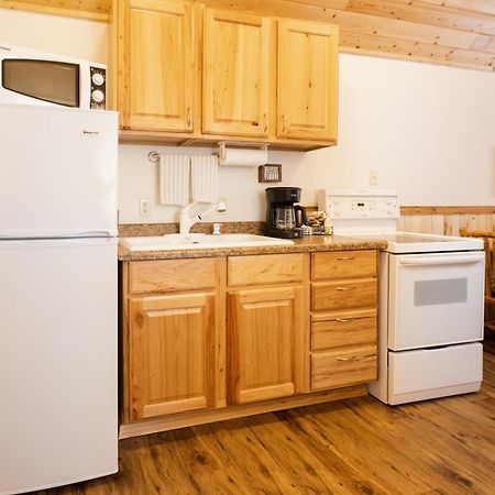 Beargrass Lodging & Rv Resort Hungry Horse Exterior photo