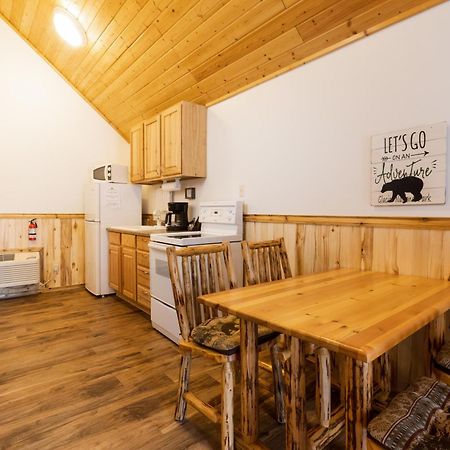 Beargrass Lodging & Rv Resort Hungry Horse Exterior photo