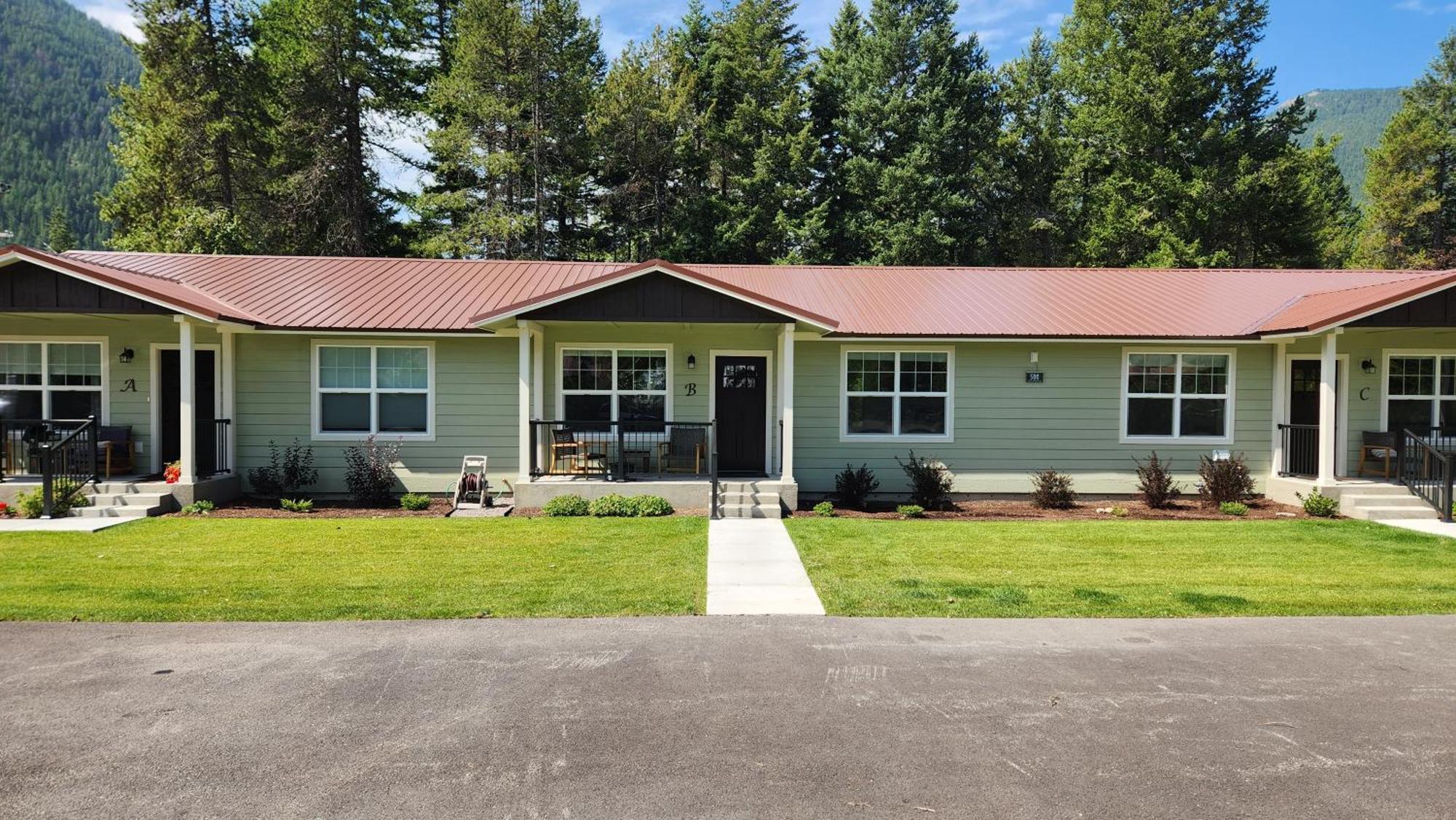 Beargrass Lodging & Rv Resort Hungry Horse Exterior photo