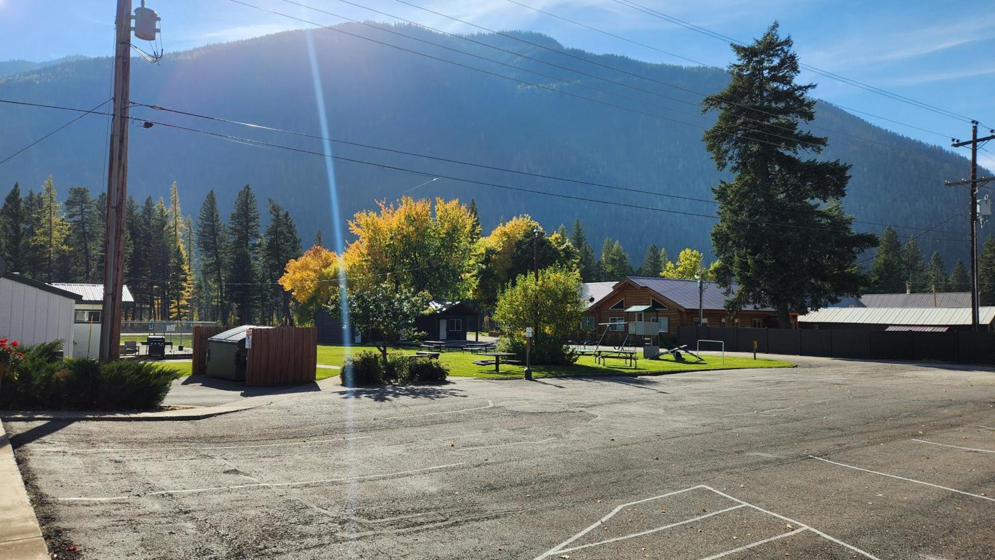 Beargrass Lodging & Rv Resort Hungry Horse Exterior photo